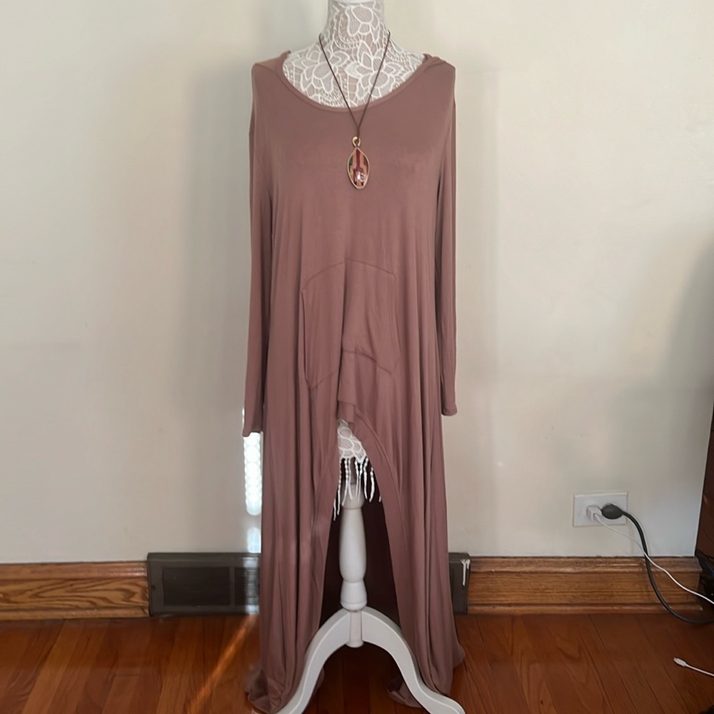 Annabelle NWOT HIGH LOW HOODIE